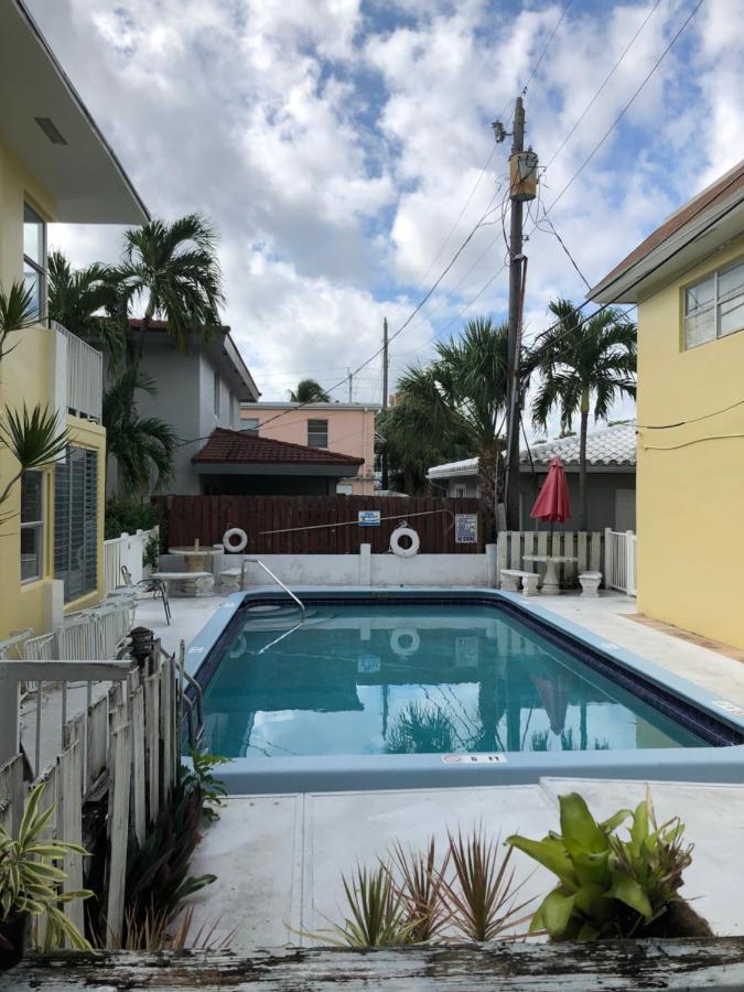 Dee Jay Beach Resort Lauderdale-by-the-Sea Exterior photo