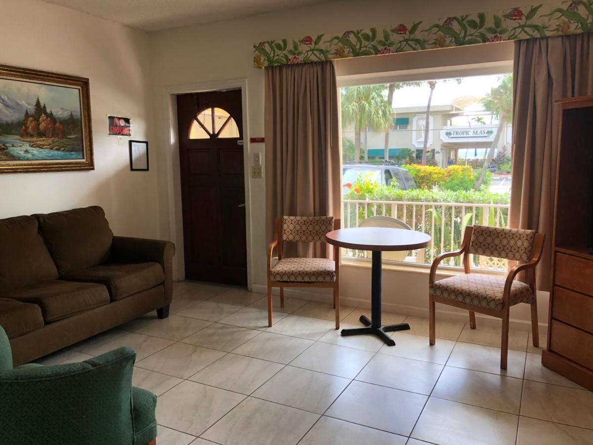 Dee Jay Beach Resort Lauderdale-by-the-Sea Exterior photo