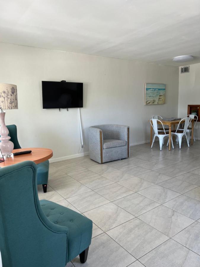 Dee Jay Beach Resort Lauderdale-by-the-Sea Exterior photo