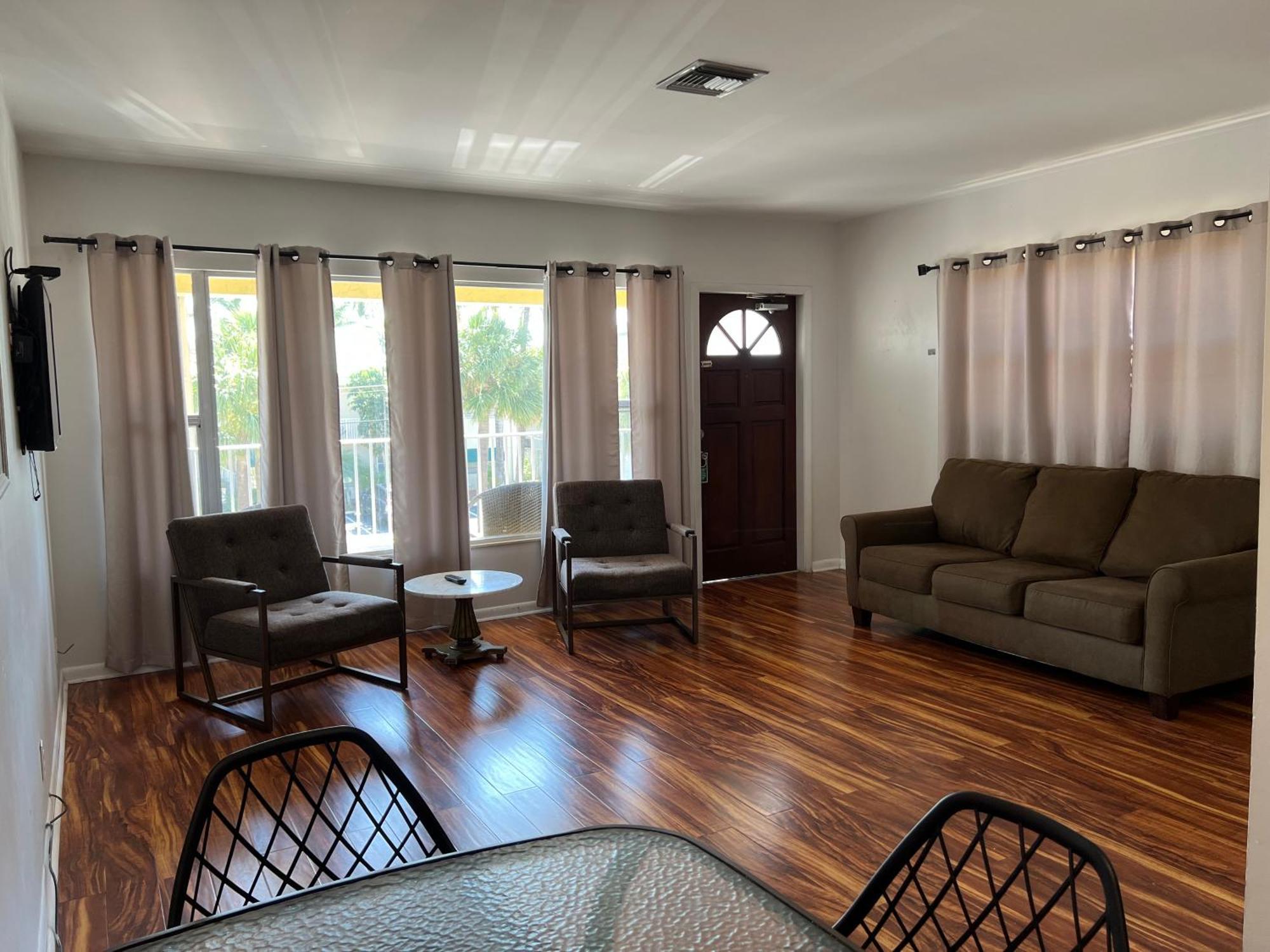 Dee Jay Beach Resort Lauderdale-by-the-Sea Exterior photo