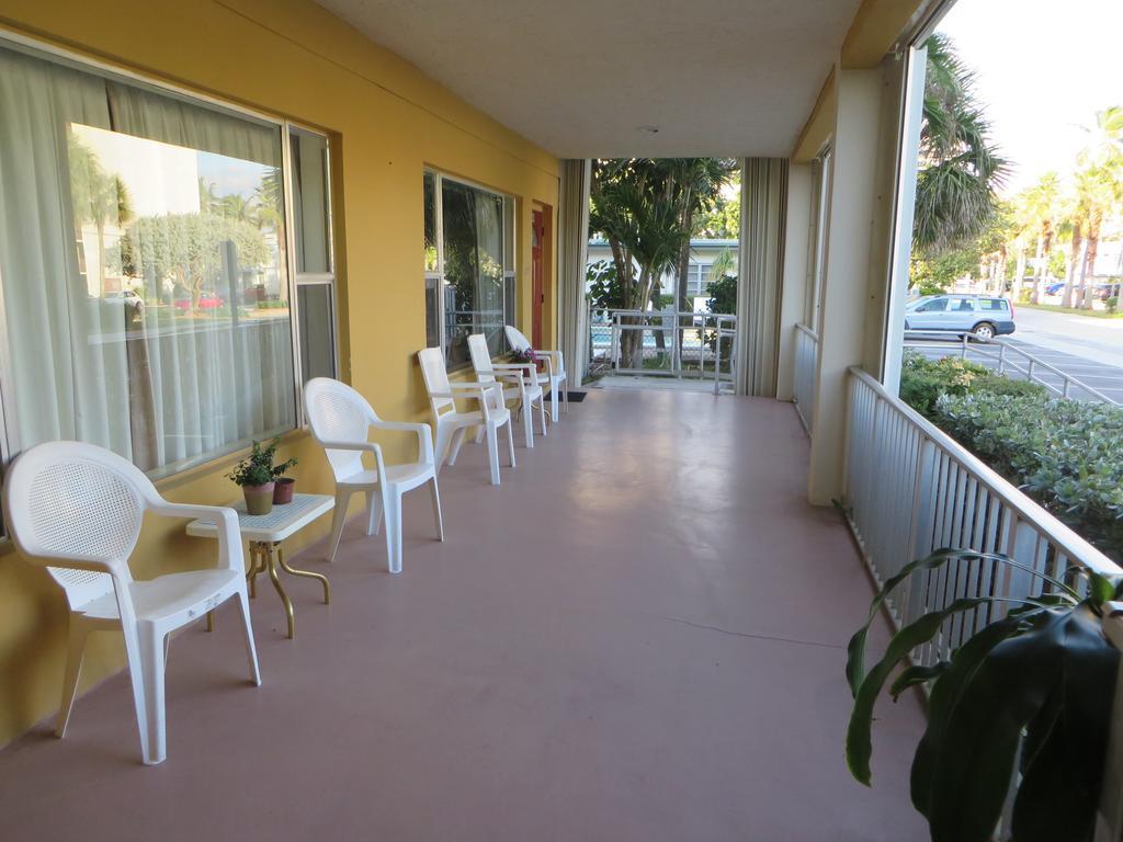 Dee Jay Beach Resort Lauderdale-by-the-Sea Exterior photo